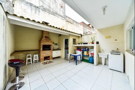 Casa à venda com 215m², 3 quartos e 5 vagas Casa à venda com 215m², 3 quartos e 5 vagasÁrea de Serviço / Quintal