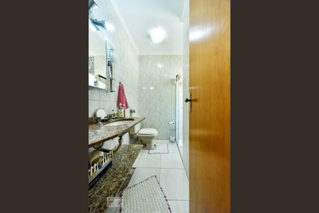 Casa à venda com 215m², 3 quartos e 5 vagas Casa à venda com 215m², 3 quartos e 5 vagasBanheiro da Suíte 1