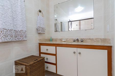 Apartamento à venda com 103m², 3 quartos e 2 vagasBanheiro da Suíte 2