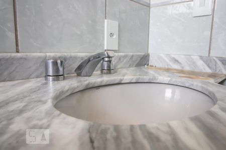 Banheiro suíte detalhe de casa à venda com 3 quartos, 187m² em Vila Madalena, São Paulo