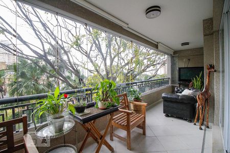 Apartamento para alugar com 260m², 4 quartos e 5 vagasVaranda