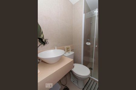 Banheiro social de apartamento à venda com 2 quartos, 60m² em Del Castilho , Rio de Janeiro