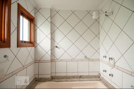 Casa à venda com 216m², 4 quartos e 3 vagas Casa à venda com 216m², 4 quartos e 3 vagasBanheiro Suíte