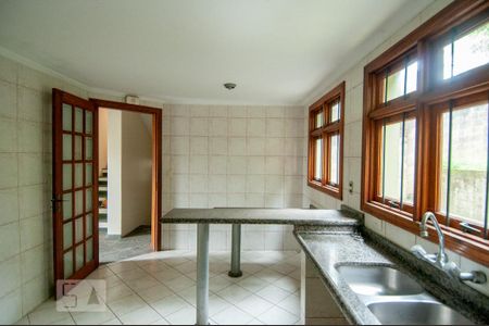Casa à venda com 216m², 4 quartos e 3 vagas Casa à venda com 216m², 4 quartos e 3 vagasCozinha