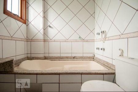 Casa à venda com 216m², 4 quartos e 3 vagas Casa à venda com 216m², 4 quartos e 3 vagasBanheiro Suíte