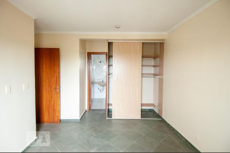 Casa à venda com 216m², 4 quartos e 3 vagas Casa à venda com 216m², 4 quartos e 3 vagasQuarto Suíte / 2º Pavimento