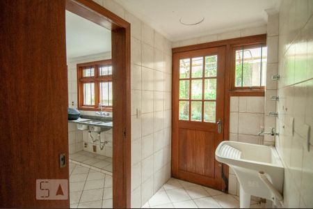 Casa à venda com 216m², 4 quartos e 3 vagas Casa à venda com 216m², 4 quartos e 3 vagasÁrea de Serviço