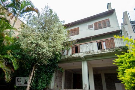 Casa à venda com 216m², 4 quartos e 3 vagas Casa à venda com 216m², 4 quartos e 3 vagasFachada