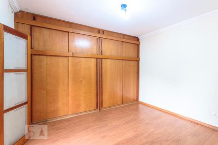 Casa à venda com 279m², 3 quartos e 4 vagas Casa à venda com 279m², 3 quartos e 4 vagasQuarto 3