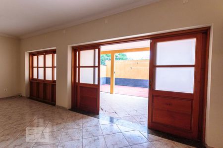 Casa à venda com 279m², 3 quartos e 4 vagas Casa à venda com 279m², 3 quartos e 4 vagasSala