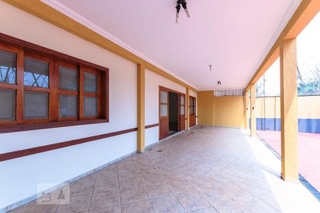 Casa à venda com 279m², 3 quartos e 4 vagas Casa à venda com 279m², 3 quartos e 4 vagasQuintal