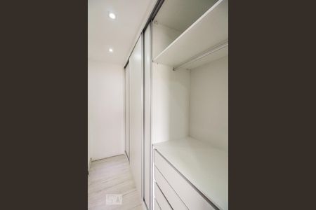 Apartamento à venda com 126m², 3 quartos e 2 vagas Apartamento à venda com 126m², 3 quartos e 2 vagasCloset suite