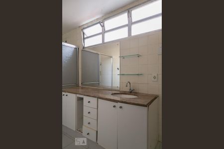 Banheiro da suíte de apartamento para alugar com 3 quartos, 160m² em Cambuci, São Paulo