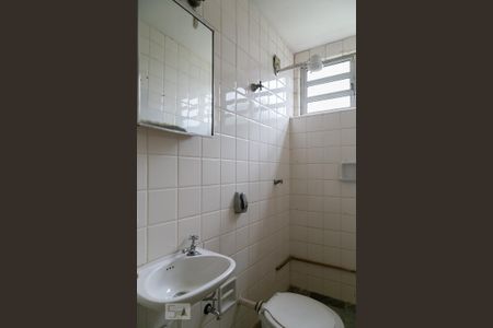 Banheiro de serviço de apartamento para alugar com 3 quartos, 160m² em Cambuci, São Paulo