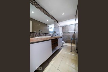 Casa à venda com 270m², 2 quartos e 3 vagas Casa à venda com 270m², 2 quartos e 3 vagasBanheiro da Suíte