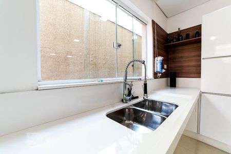 Casa à venda com 270m², 2 quartos e 3 vagas Casa à venda com 270m², 2 quartos e 3 vagasCozinha