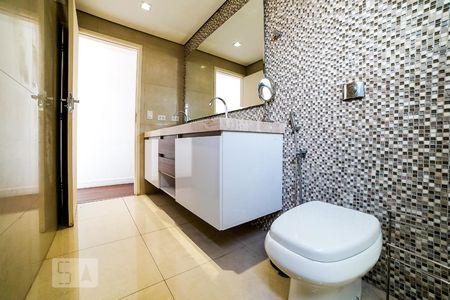 Casa à venda com 270m², 2 quartos e 3 vagas Casa à venda com 270m², 2 quartos e 3 vagasBanheiro da Suíte