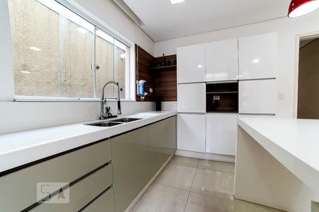Casa à venda com 270m², 2 quartos e 3 vagas Casa à venda com 270m², 2 quartos e 3 vagasCozinha