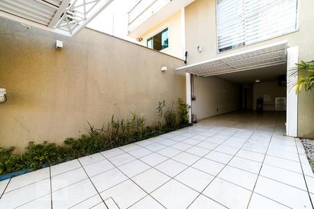 Casa à venda com 270m², 2 quartos e 3 vagas Casa à venda com 270m², 2 quartos e 3 vagasGaragem