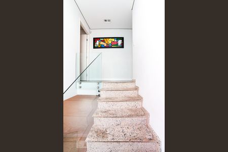 Escadas para os Quartos de casa à venda com 2 quartos, 270m² em Vila Maria Alta, São Paulo