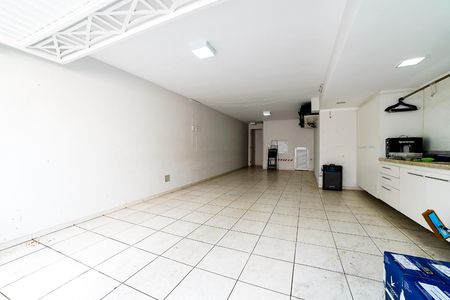 Casa à venda com 270m², 2 quartos e 3 vagas Casa à venda com 270m², 2 quartos e 3 vagasGaragem