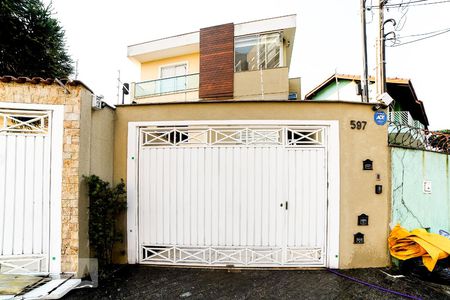 Casa à venda com 270m², 2 quartos e 3 vagas Casa à venda com 270m², 2 quartos e 3 vagasFachada