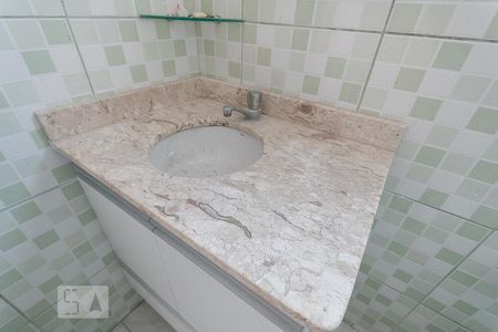 Banheiro  de apartamento para alugar com 2 quartos, 58m² em Vila Firmiano Pinto, São Paulo