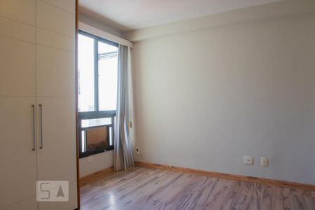 Apartamento para alugar com 130m², 3 quartos e 2 vagas Apartamento para alugar com 130m², 3 quartos e 2 vagasSuíte