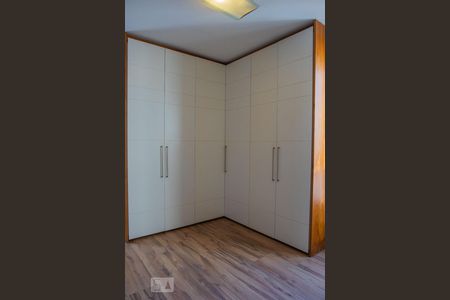 Apartamento para alugar com 130m², 3 quartos e 2 vagas Apartamento para alugar com 130m², 3 quartos e 2 vagasSuíte