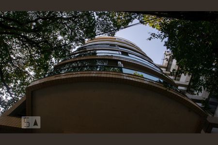 Apartamento para alugar com 130m², 3 quartos e 2 vagas Apartamento para alugar com 130m², 3 quartos e 2 vagasFachada