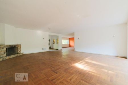 Casa para alugar com 900m², 5 quartos e 6 vagasSala