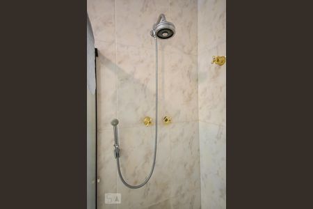 Casa à venda com 500m², 3 quartos e 4 vagasBanheiro dos Quartos 1 e 2