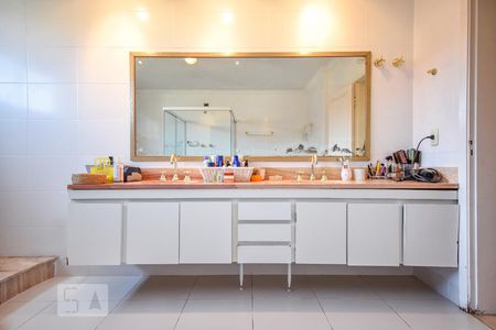 Casa à venda com 500m², 3 quartos e 4 vagasBanheiro do Quarto 3