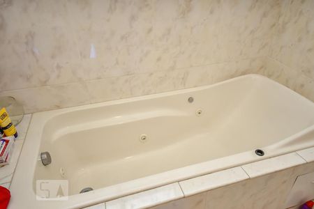 Casa à venda com 500m², 3 quartos e 4 vagasBanheiro dos Quartos 1 e 2