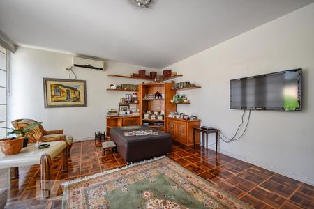 Casa à venda com 500m², 3 quartos e 4 vagasSala de TV