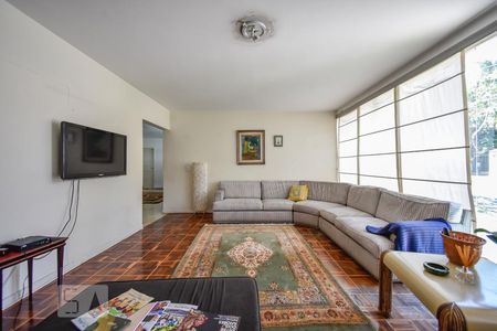 Casa à venda com 500m², 3 quartos e 4 vagasSala de TV