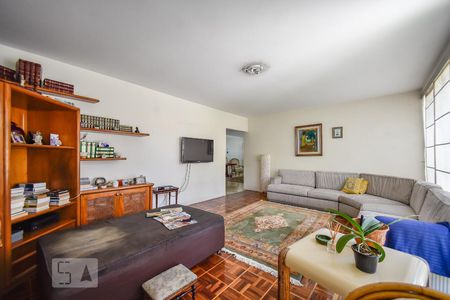 Casa à venda com 500m², 3 quartos e 4 vagasSala de TV