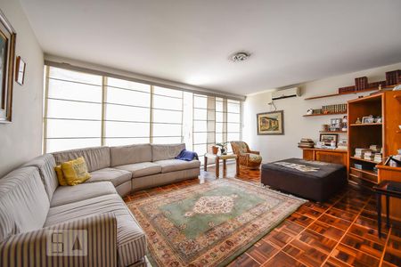 Casa à venda com 500m², 3 quartos e 4 vagasSala de TV