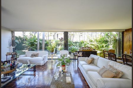 Casa à venda com 500m², 3 quartos e 4 vagasSala