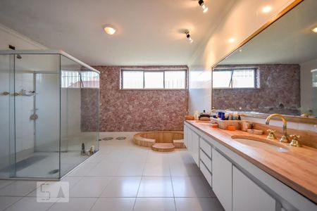 Casa à venda com 500m², 3 quartos e 4 vagasBanheiro do Quarto 3