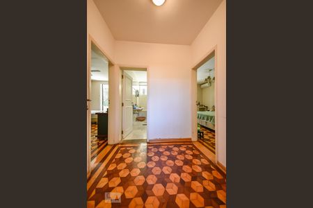 Casa à venda com 500m², 3 quartos e 4 vagasHall Quartos 1 e 2