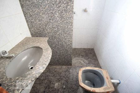 Banheiro Social de casa para alugar com 1 quarto, 45m² em Paraíso, Belo Horizonte