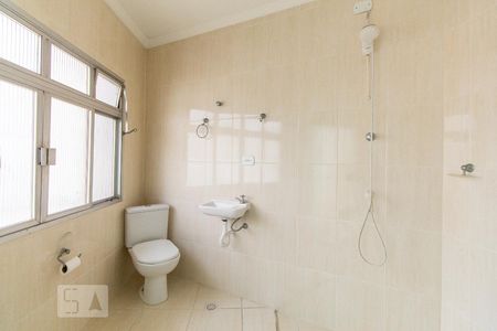 Casa à venda com 299m², 4 quartos e 6 vagasBanheiro da suíte