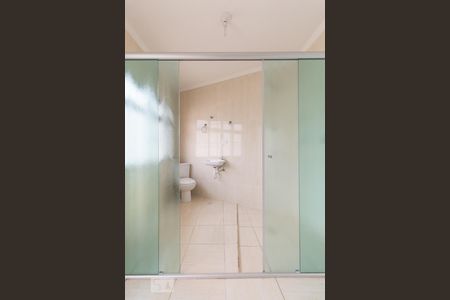 Casa à venda com 299m², 4 quartos e 6 vagasBanheiro da suíte