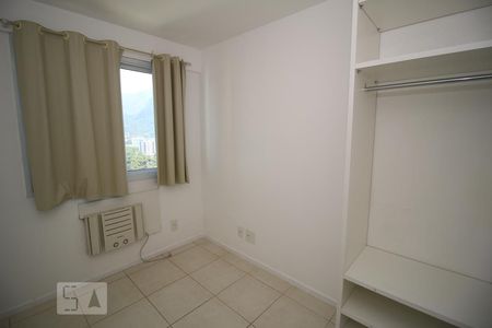 Quarto de apartamento para alugar com 2 quartos, 55m² em Curicica, Rio de Janeiro