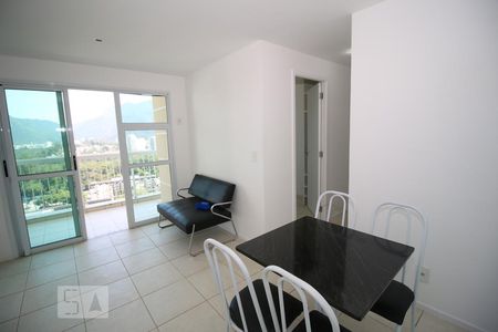 Sala de apartamento para alugar com 2 quartos, 55m² em Curicica, Rio de Janeiro