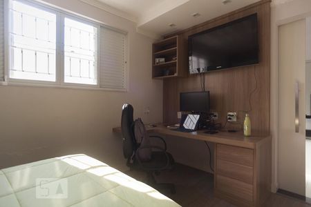 Casa à venda com 270m², 4 quartos e 8 vagasFundo - suíte