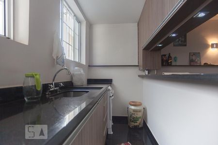 Casa à venda com 270m², 4 quartos e 8 vagasFundo - cozinha