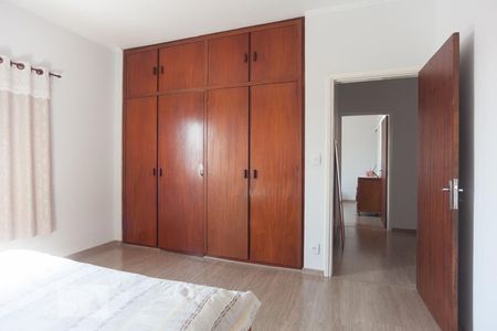 Casa à venda com 270m², 4 quartos e 8 vagasSuíte 2