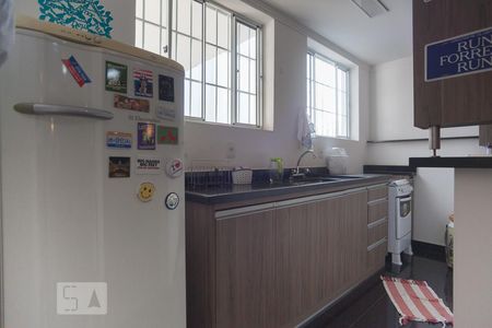 Casa à venda com 270m², 4 quartos e 8 vagasFundo - cozinha